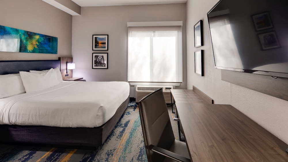 Best Western Plus Augusta North Inn & Suites 12/35