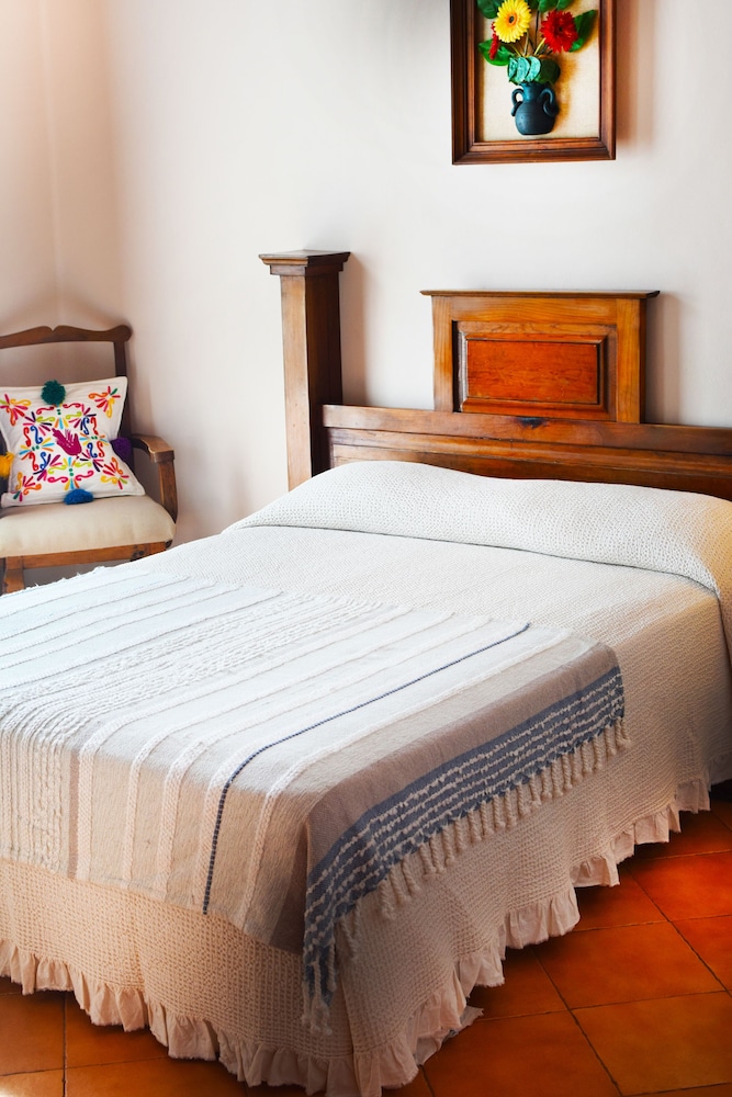 STANDARD, QUEEN BED