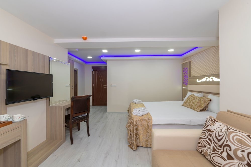 Raimond Hotel 11/29