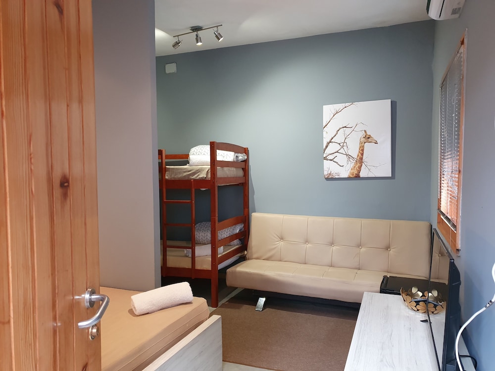 Liv Inn Guest House 16/46