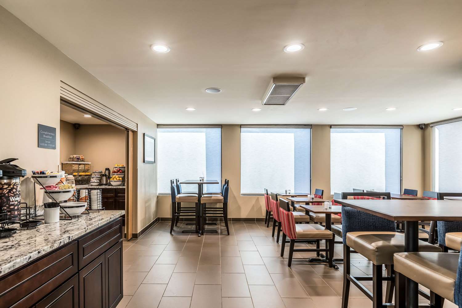 Comfort Inn Downtown Detroit MI 21/24
