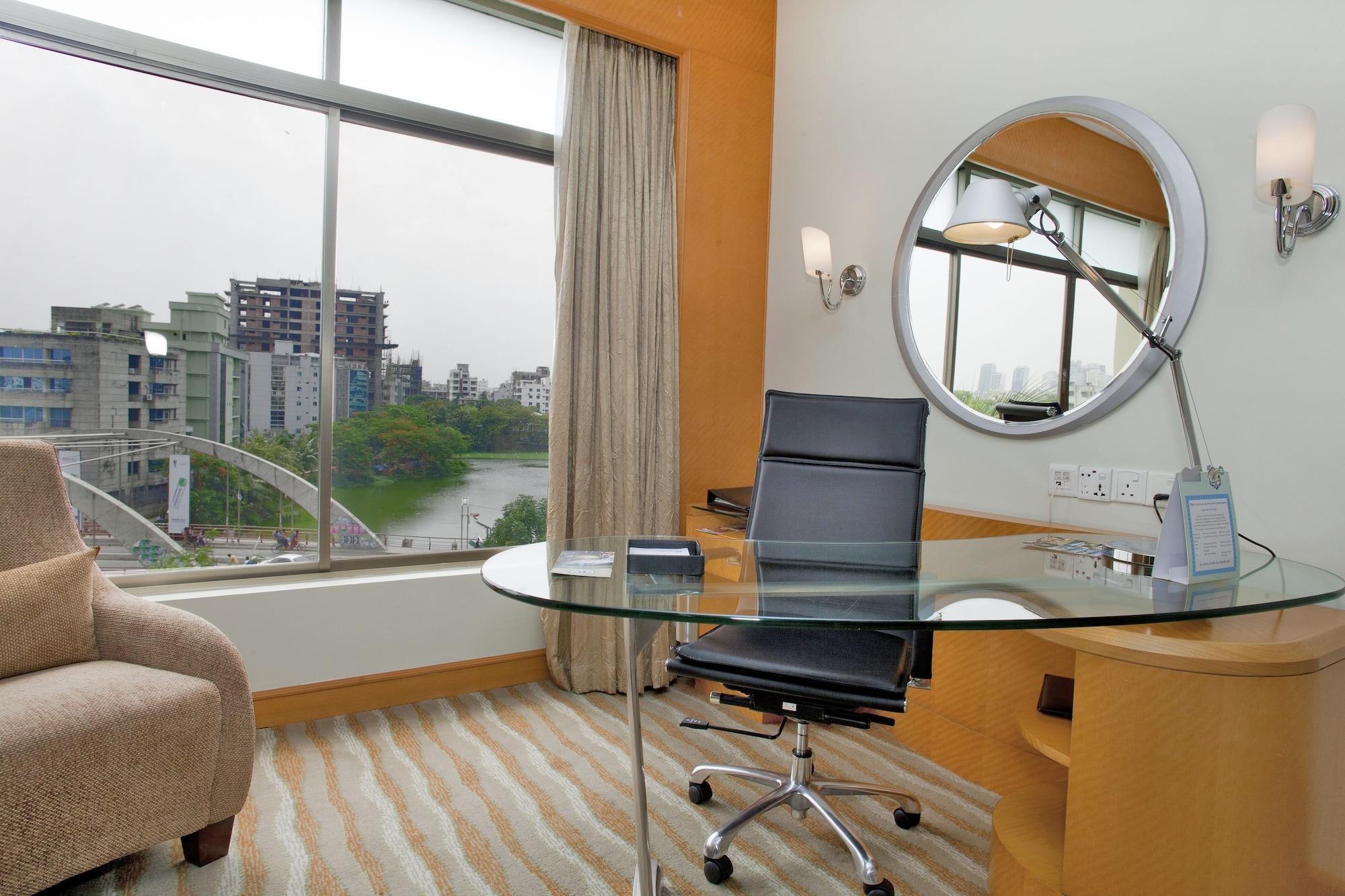 Lakeshore Hotel & Apartments 49/66