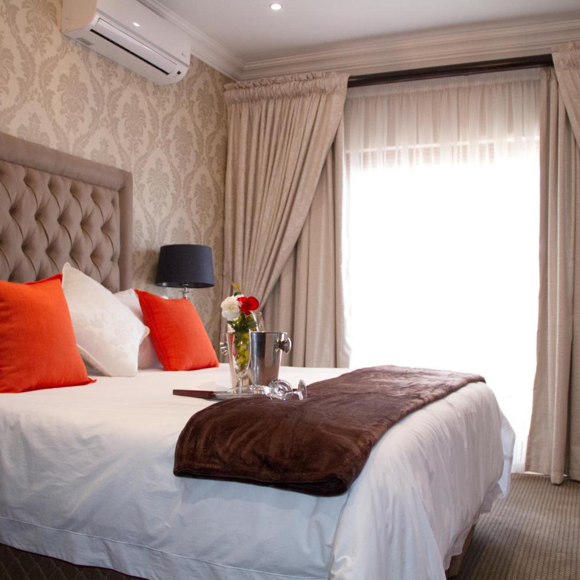Room, Queen Bed, Balcony