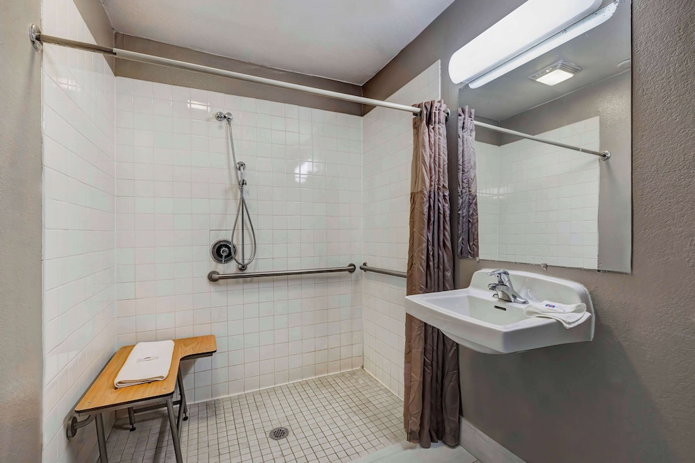 Motel6 Denton, TX - UNT 60/60