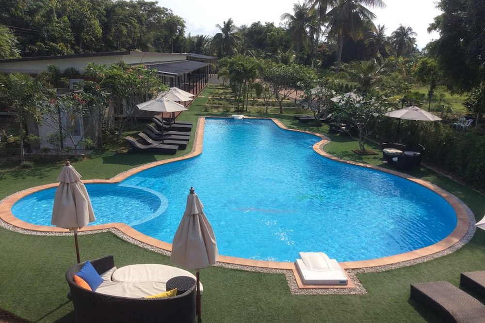 Check In & Chill Out Laem Sok Pier 14/28