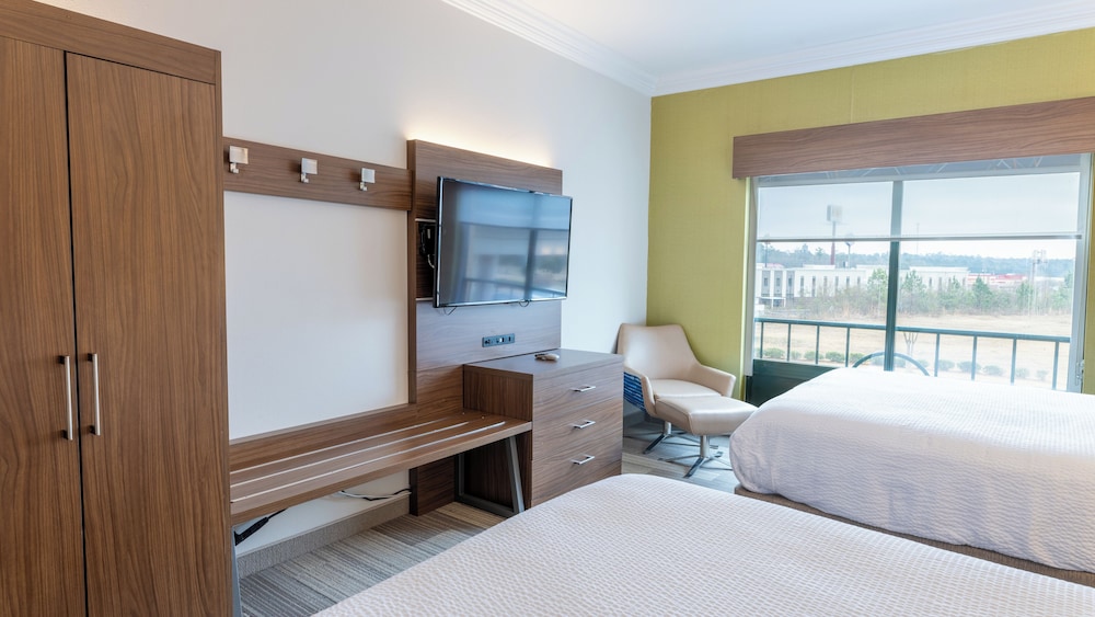 Holiday Inn Express Hotel And Suites Macon West 27/63