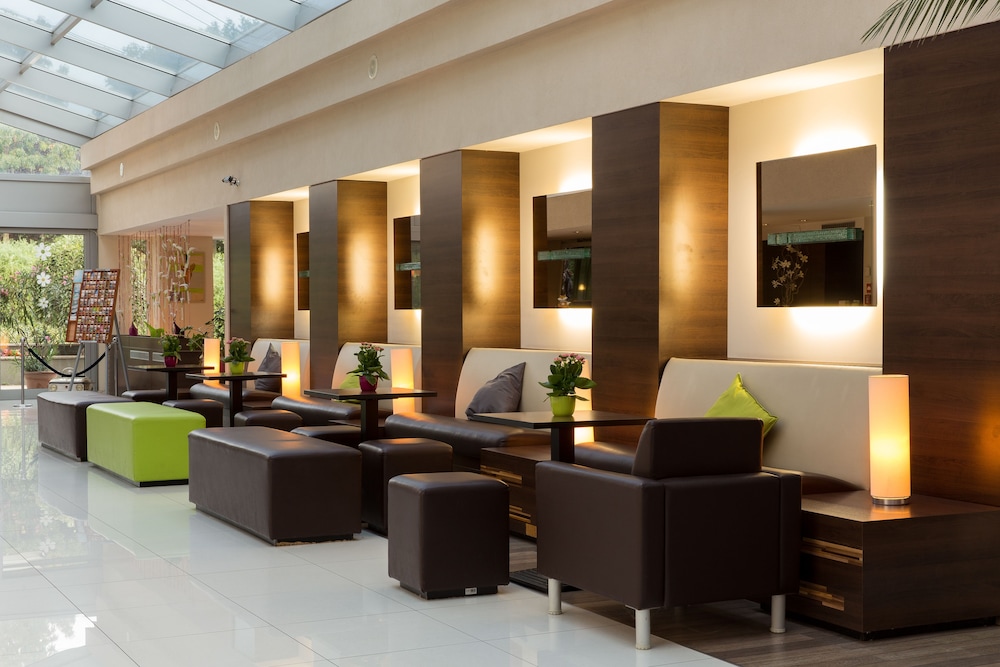 CE Plaza Hotel 22/33