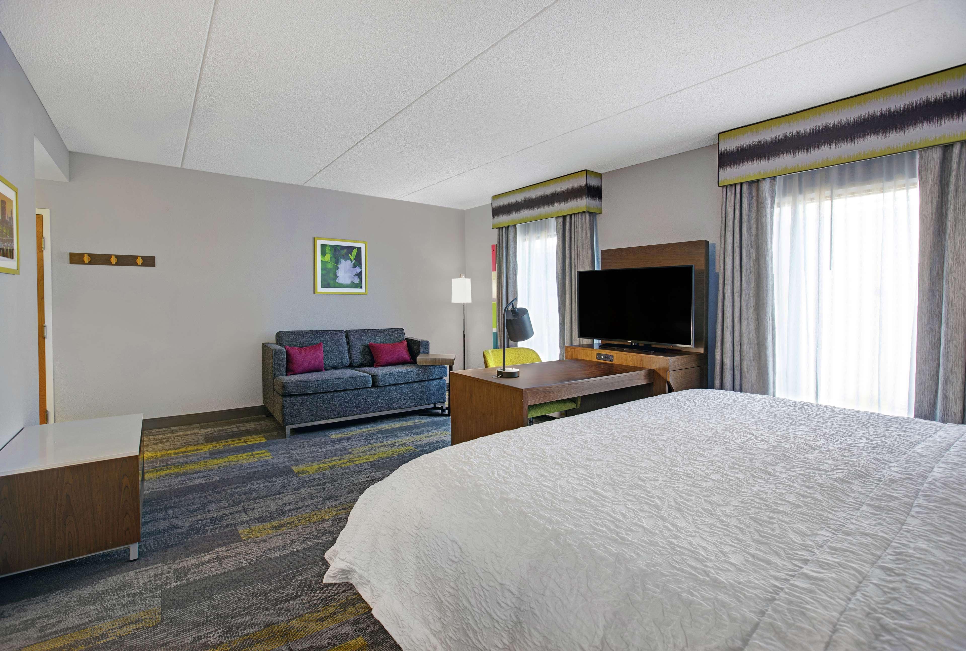 STUDIO, SUITE, KING BED