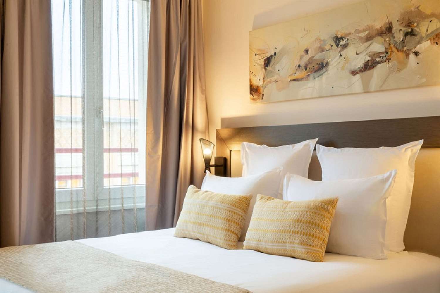 Comfort, Queen Bed