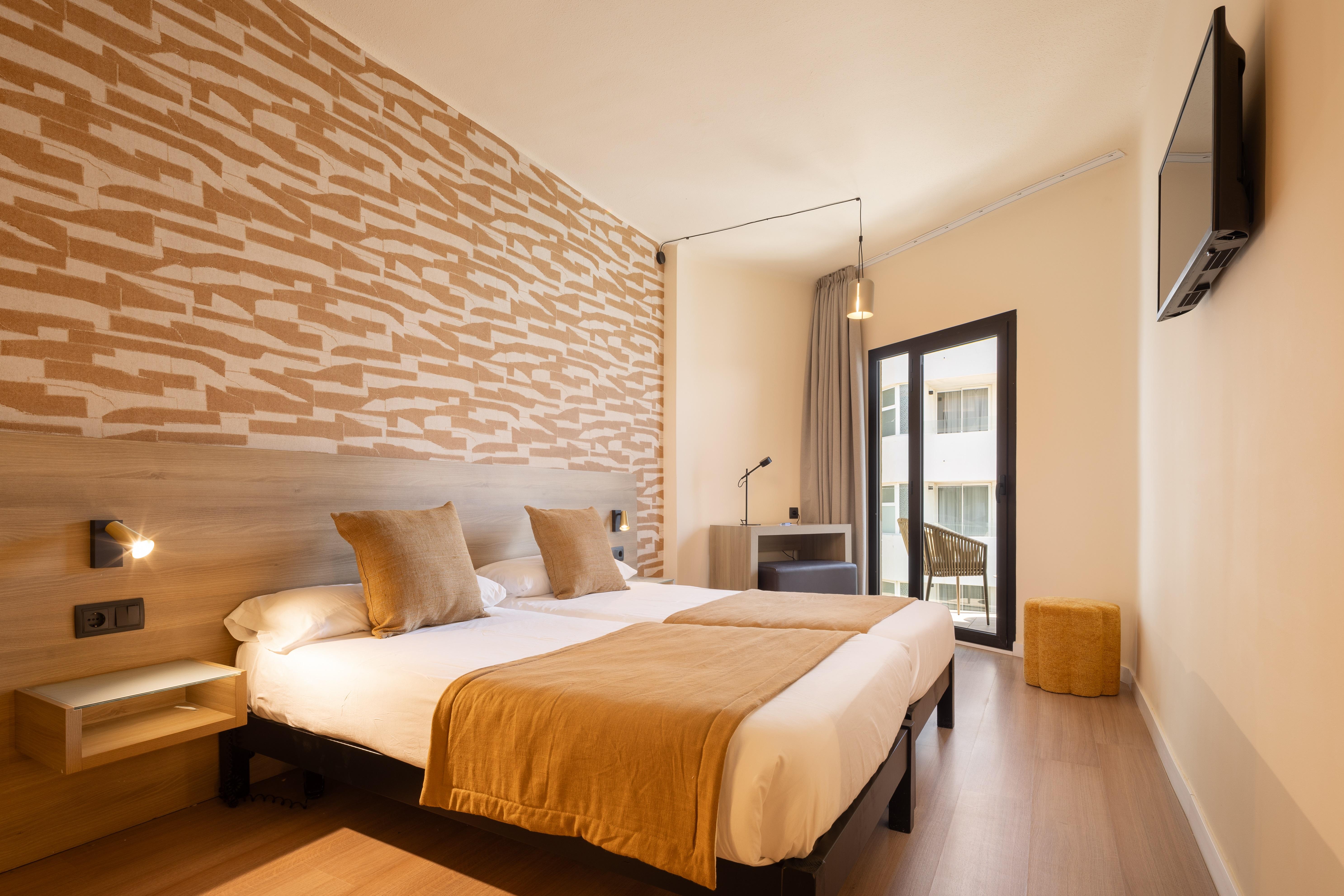 Standard, Double Bed, Side Sea View, Balcony or Terrace
