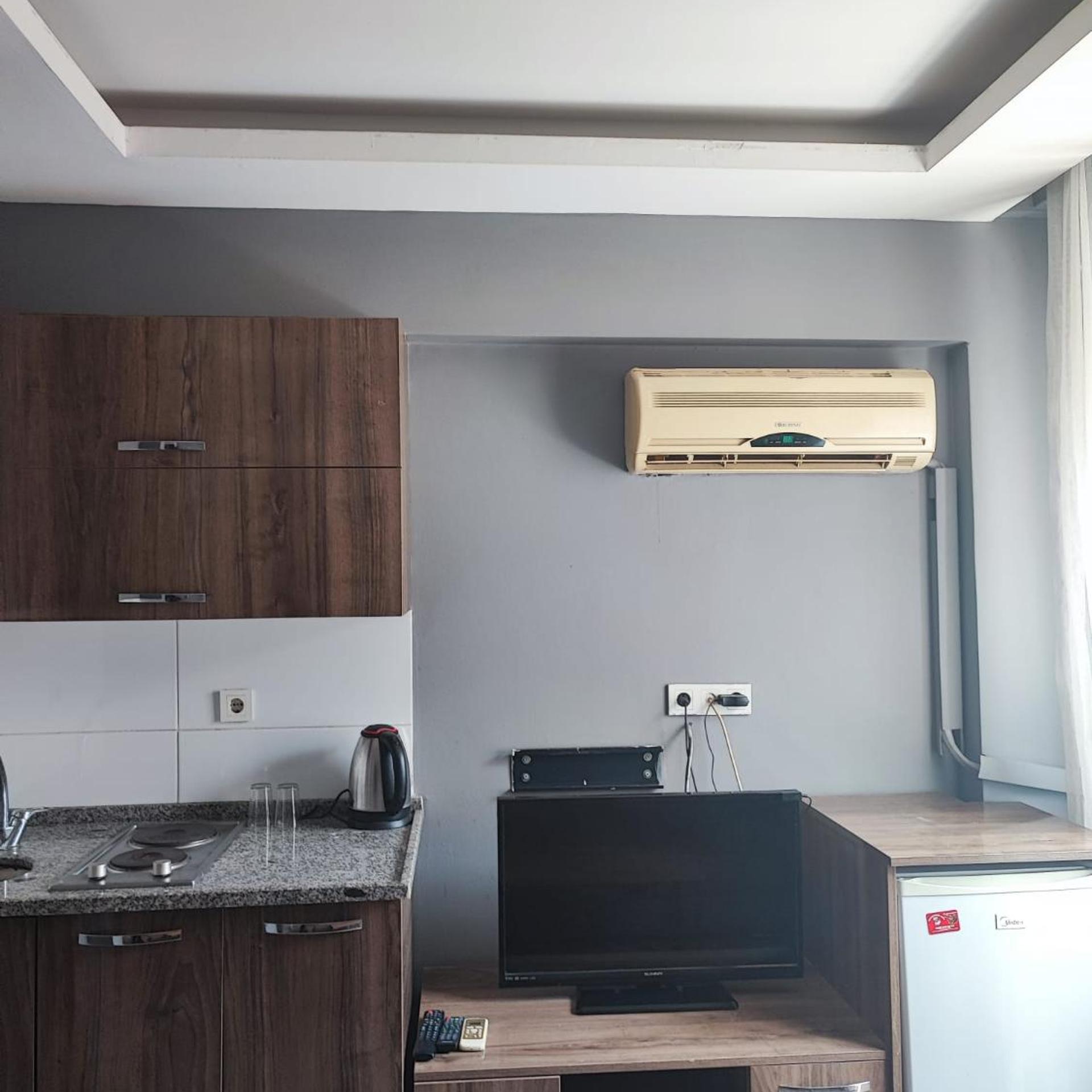 Smyrna Homes & Suits 3/33