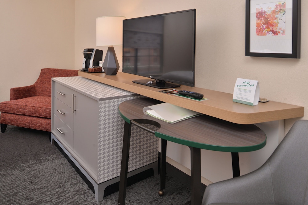 Holiday Inn Hotel And Suites Raleigh Cary I 40 Walnut St 63/68