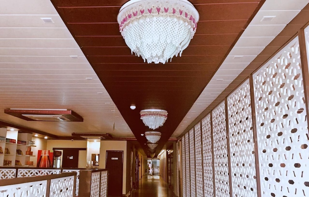 Lobby at Spring Sky Mughalsarai By ShriGo Hotels, Chandauli