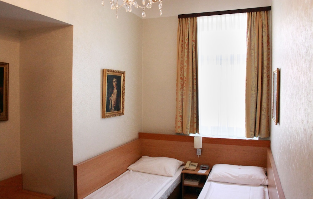Boutique Hotel Donauwalzer 9/76