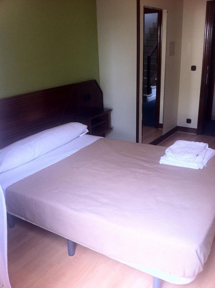 Moon Hostel Bio 10/34