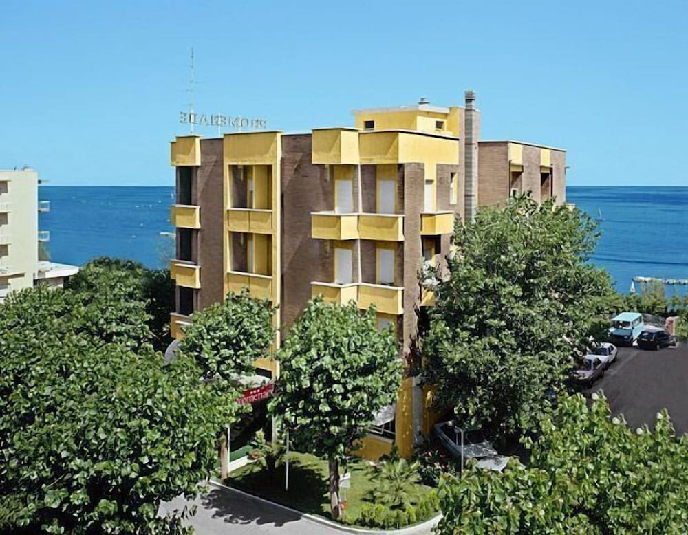 Hotel Promenade 3/50