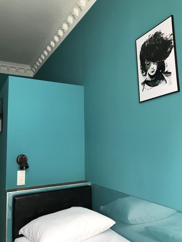 Hotel Mystique 8/50