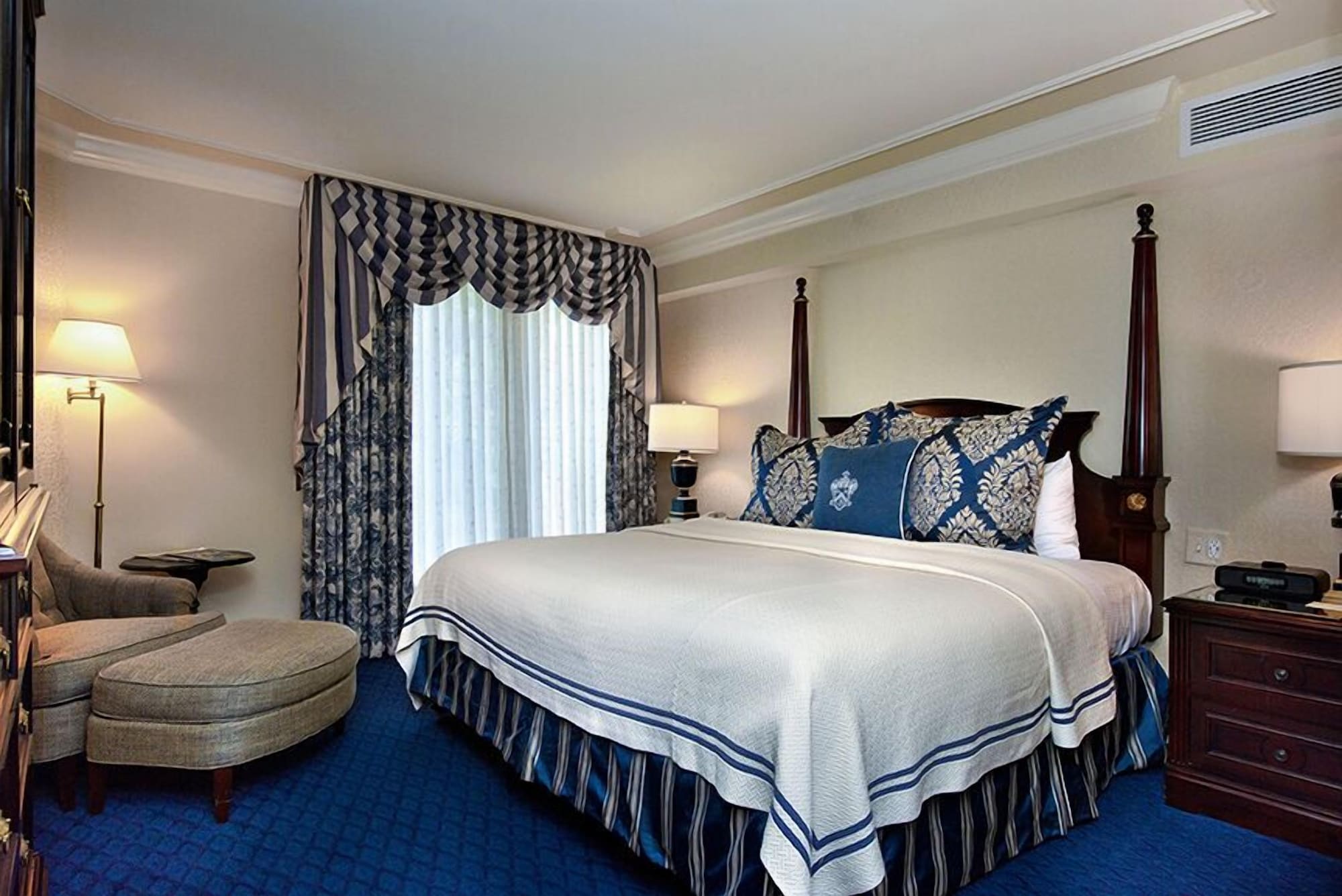 1 Bedroom, Suite, King Bed, Golf Course View, Sofa