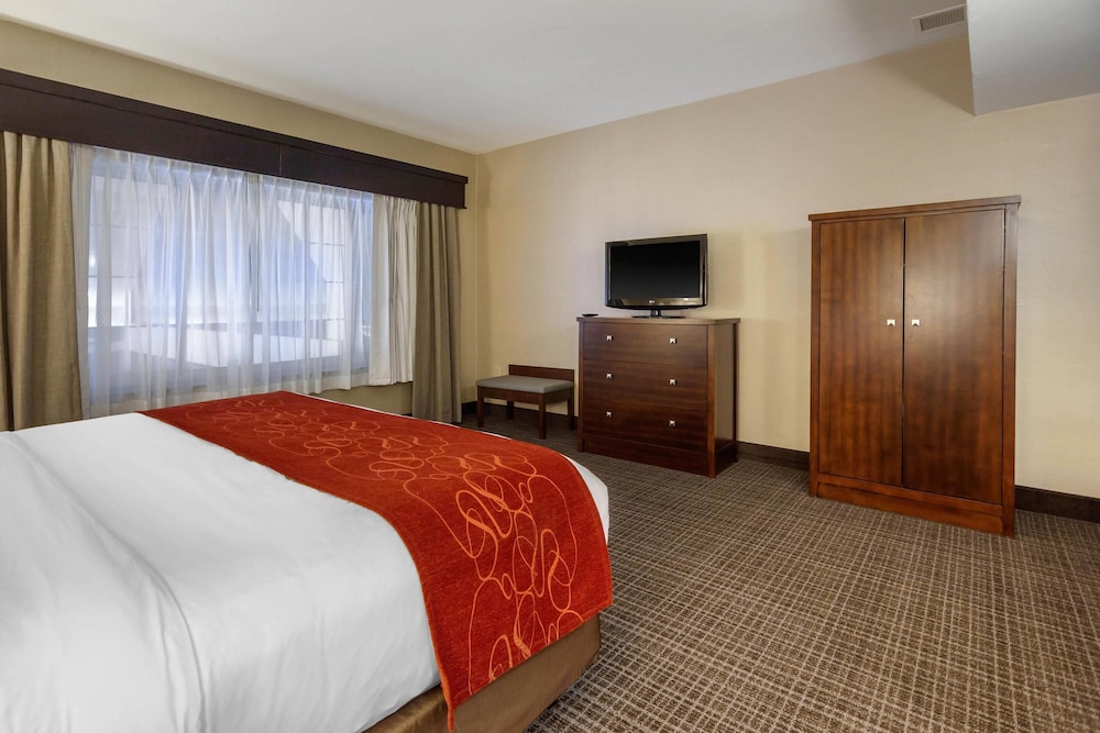 Upgrade, Suite, King Bed, 2 Sofa