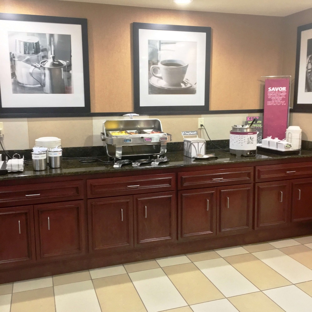 Hampton Inn Hays North of I 70 27/37