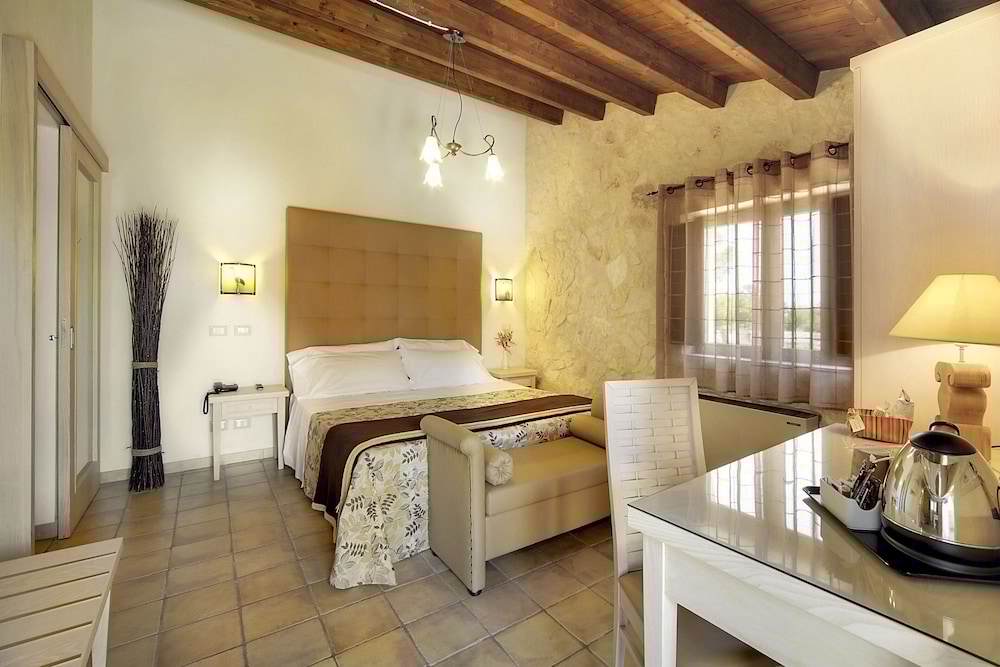 Artemisia Resort 7/43