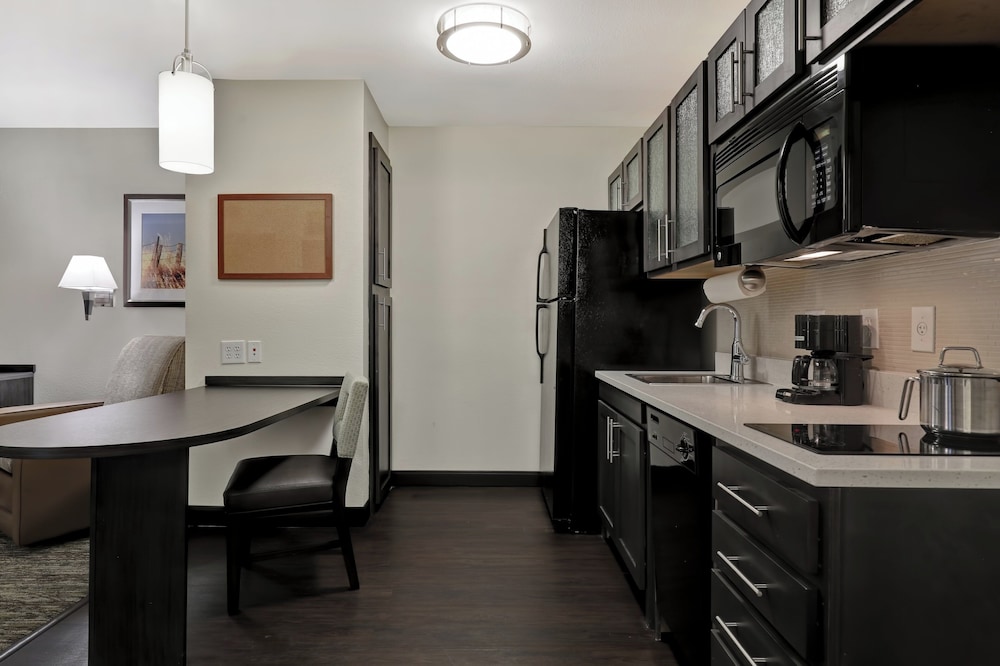Candlewood Suites Indianapolis - South 65/77