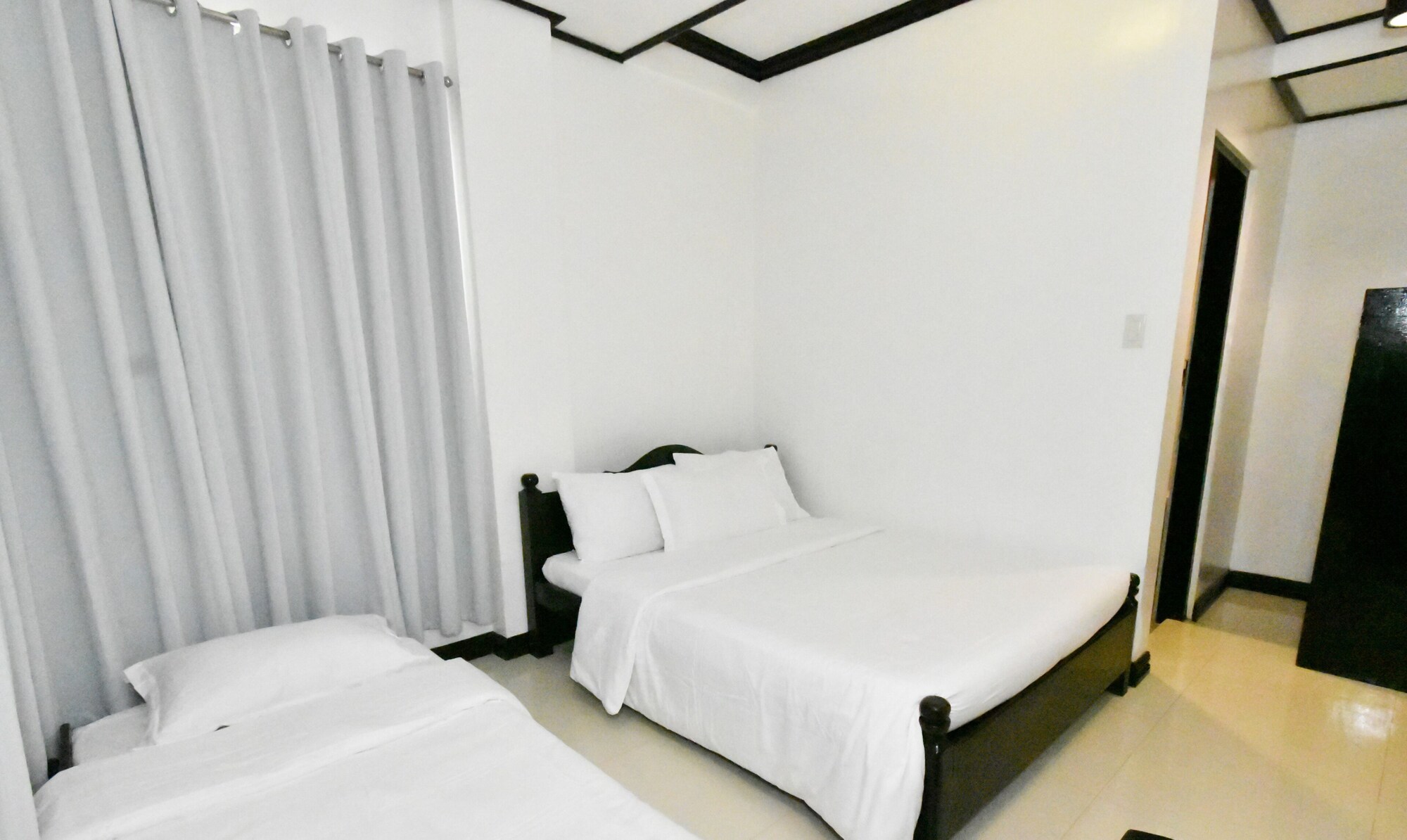 Standard, 1 Queen and 1 Single Bed, Queen Bed, Swiftlets Inn 4/10