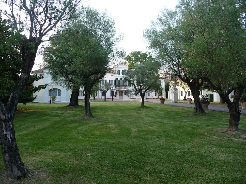 Villa Fiorita Hotel 44/50