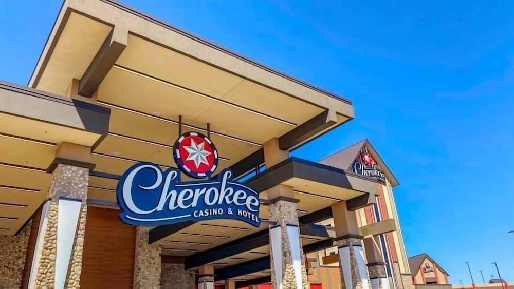 Cherokee Casino & Hotel Roland 4/71