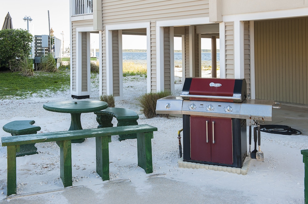 Soundside Holiday Beach Resort 38/64