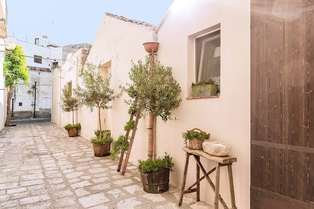 Borgo San Gaetano 42/50