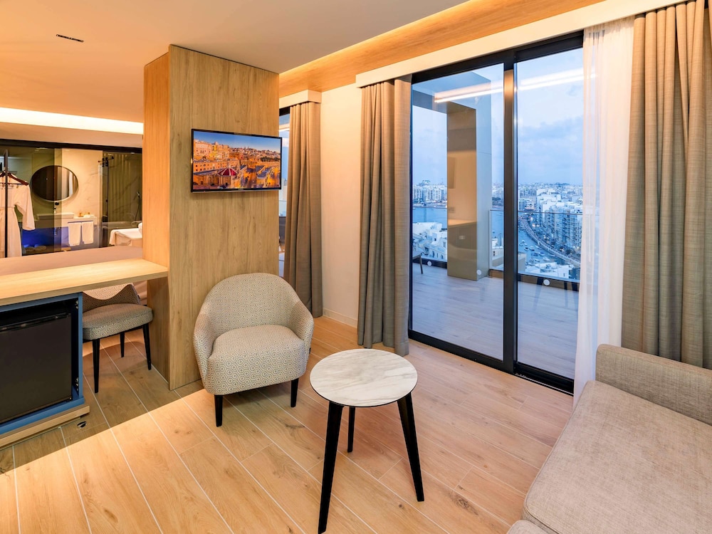 Mercure St. Julian s Malta 44/69