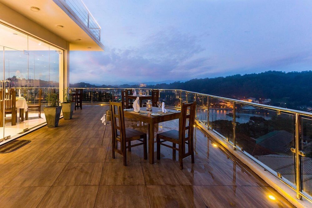 Sandriana Lake View Hotel 28/35