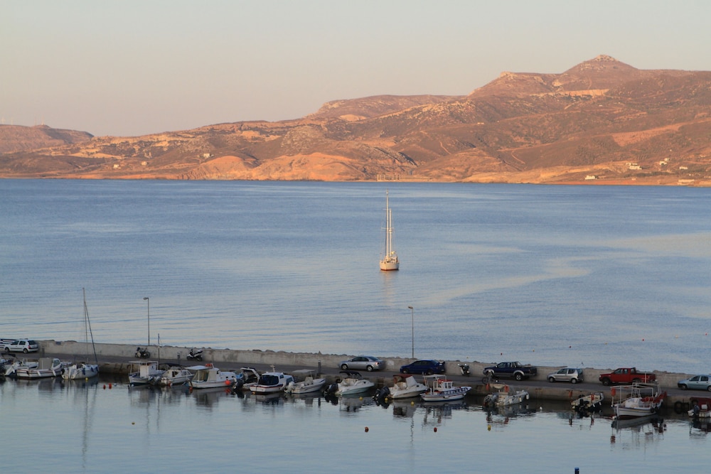 Itanos Hotel 21/25