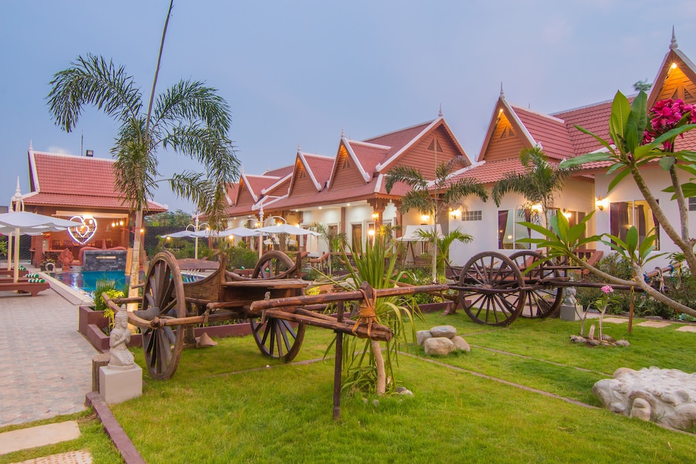 Ravorn Villa Boutique 57/66