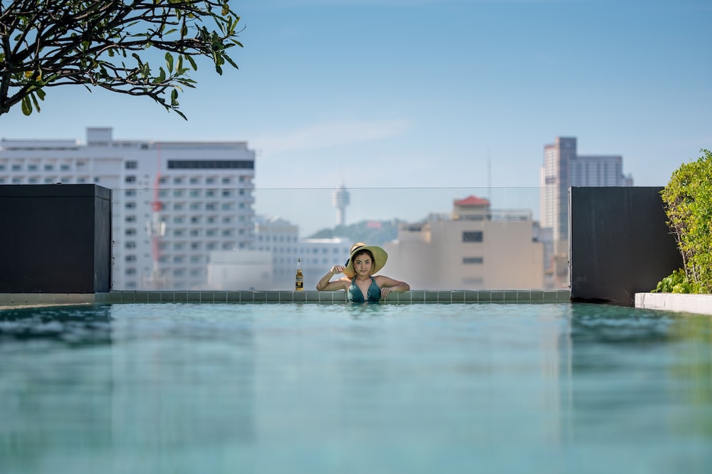 Page 10 Hotel in PATTAYA