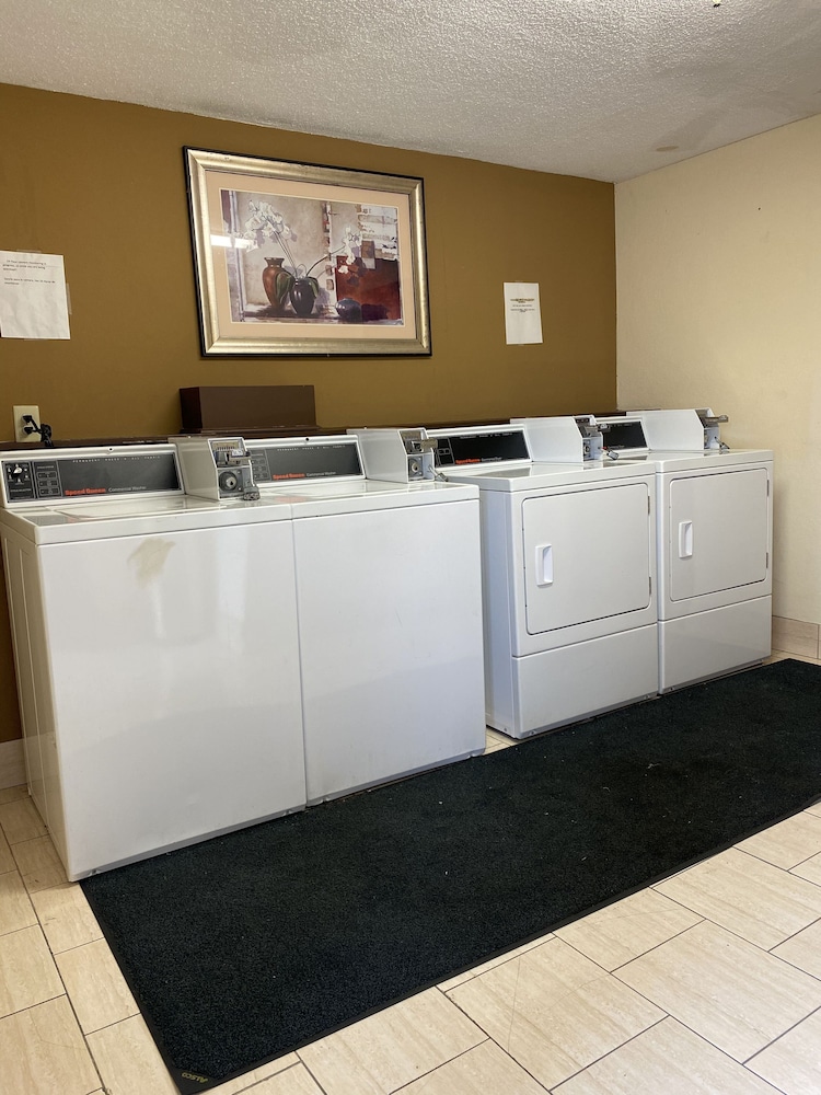 Travelodge by Wyndham Laurel 12/59