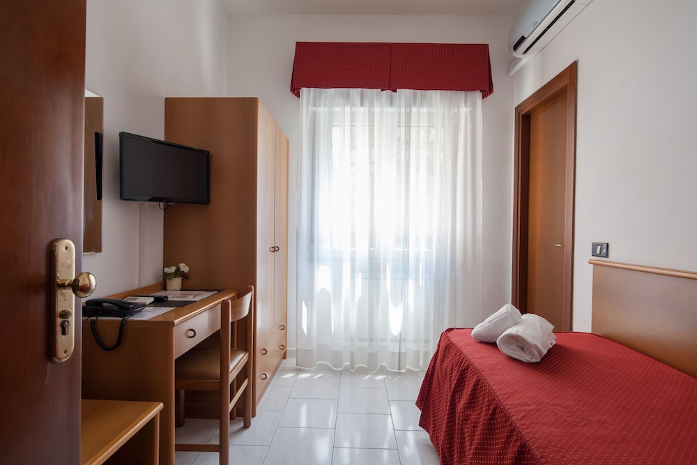 Hotel Nella 7/44