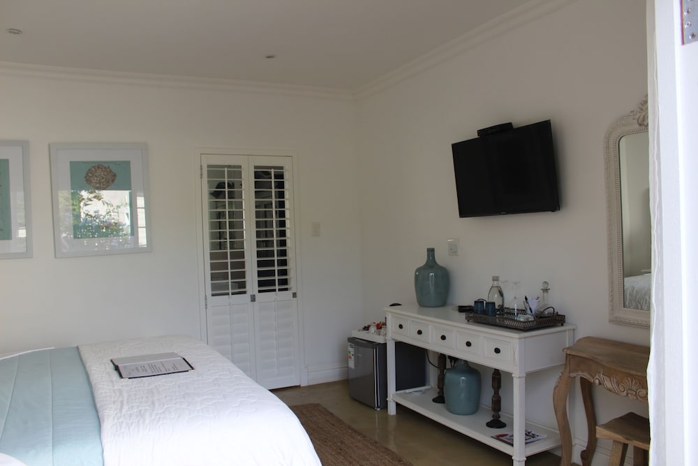 Sandals Guest House 67/77