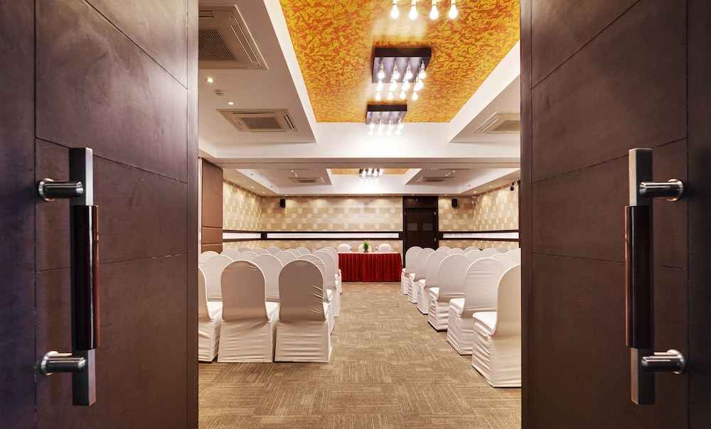 Whispering Palms Jaipur Hotel 55/55
