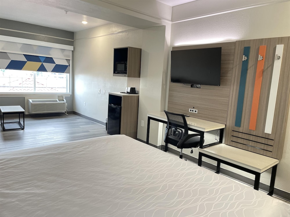 Sonesta Essential Hotel Houston-I-45 Spring 26/47