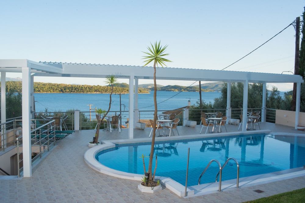 Oasis Hotel 45/50