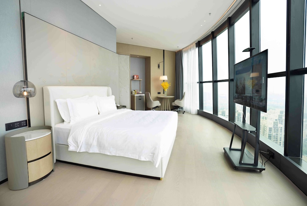 EXECUTIVE, KING BED, CITY VIEW
