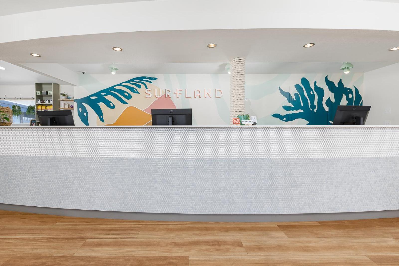 Surfland Hotel 2/44
