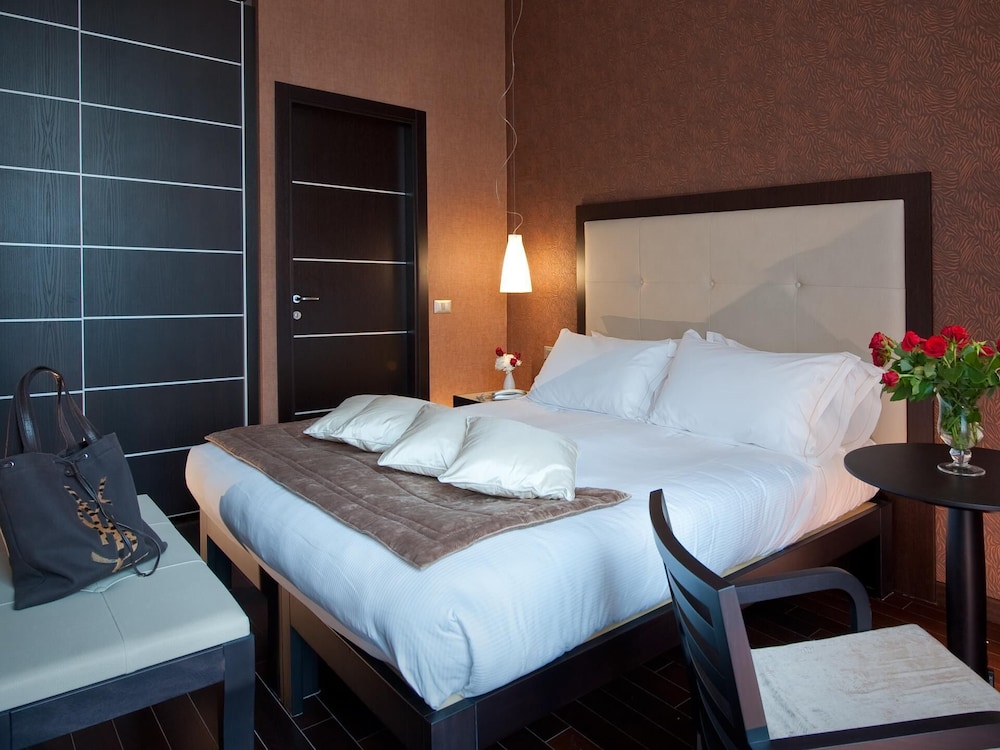 Fiume Hotel 10/53