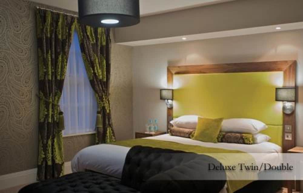 DELUXE, QUEEN BED