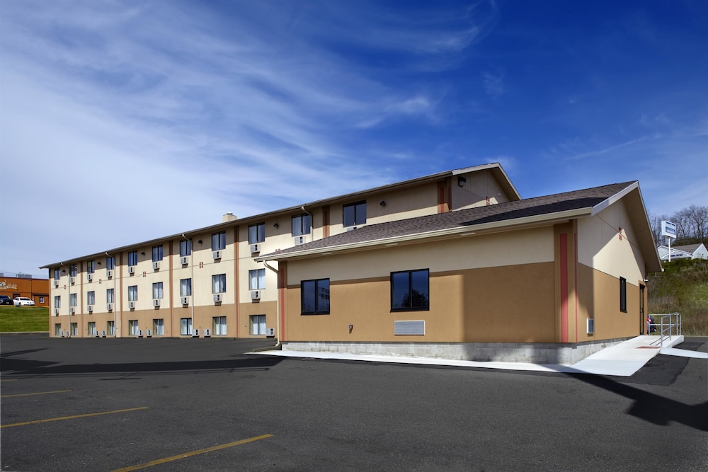 Super 8 By Wyndham St. Clairsville Oh/Wheeling WV Area 1/23