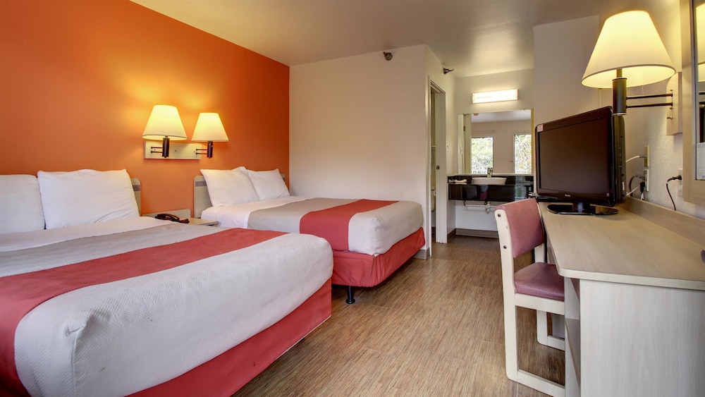 Motel6 Des Moines, IA - North 31/61