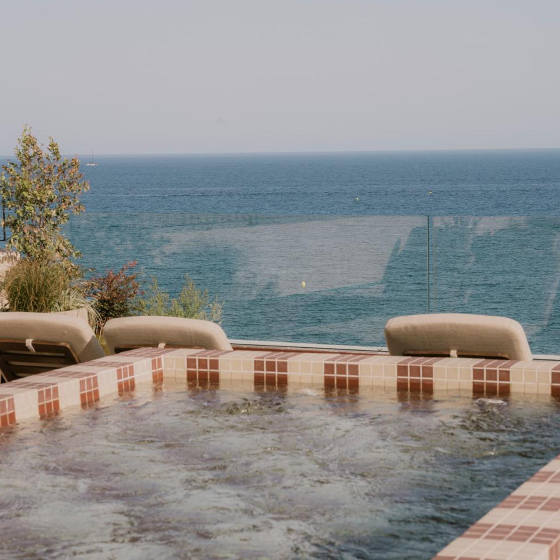 Suites by Miramar 38/50