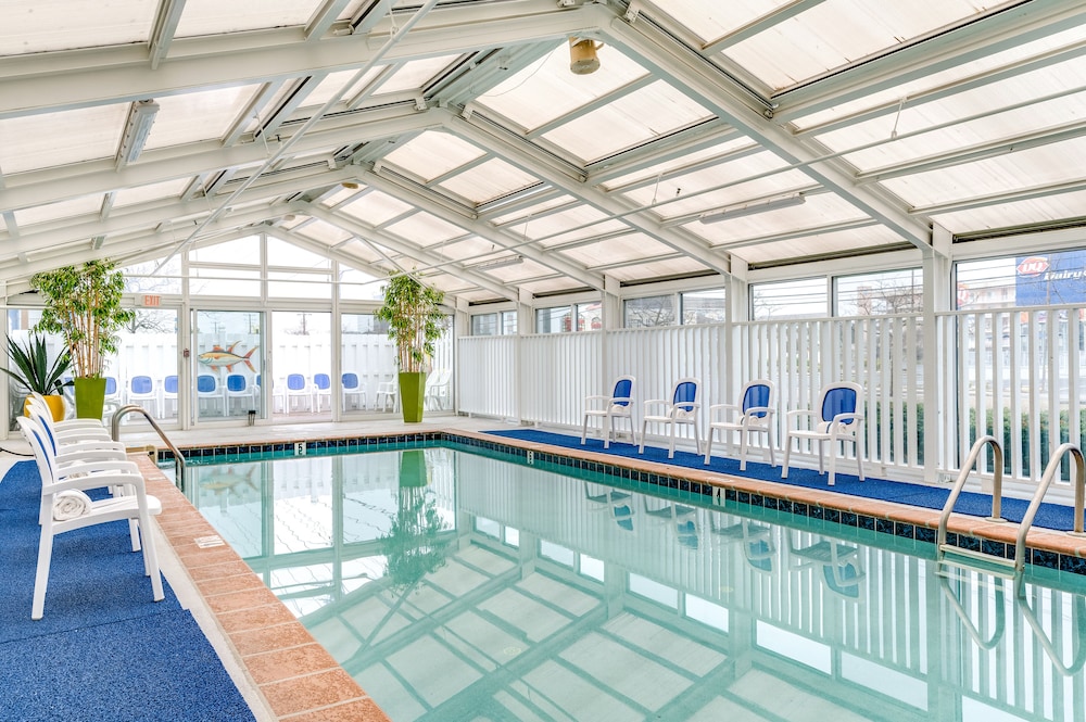 Cayman Suites Hotel 36/80